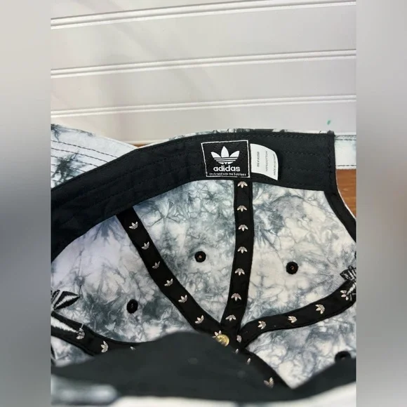 Adidas women’s black & white tie dye graphic baseball hat. One size fits most. - Picture 5 of 6